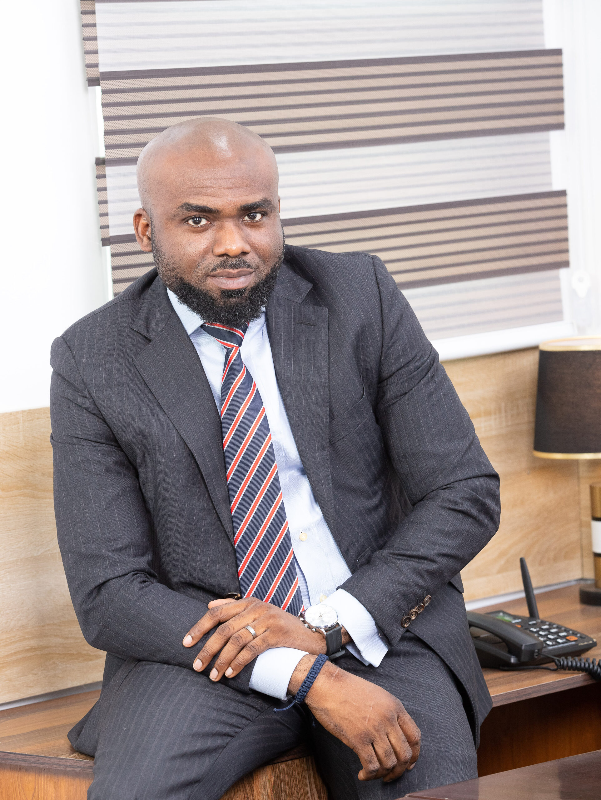 Read more about the article 5 Ways Dr. Smith Ezenagu Stays Ahead in a Crowded Market