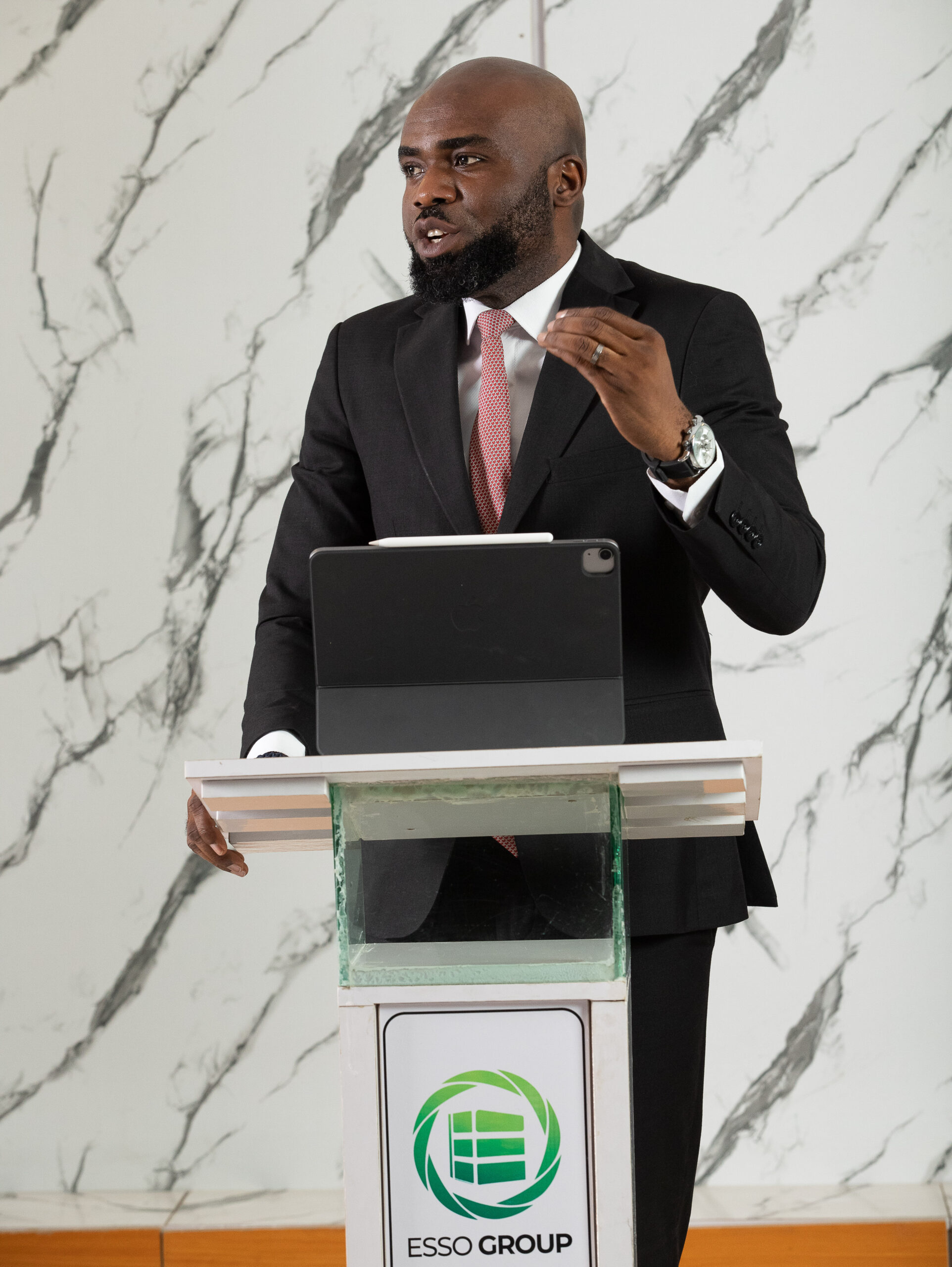 You are currently viewing How Dr. Smith Ezenagu’s Data-Driven Approach Beats the Competition